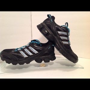 Womens adidas size 10 this style is rare🔥